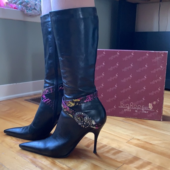 Italian Leather Boots with Brooch - Picture 2 of 16